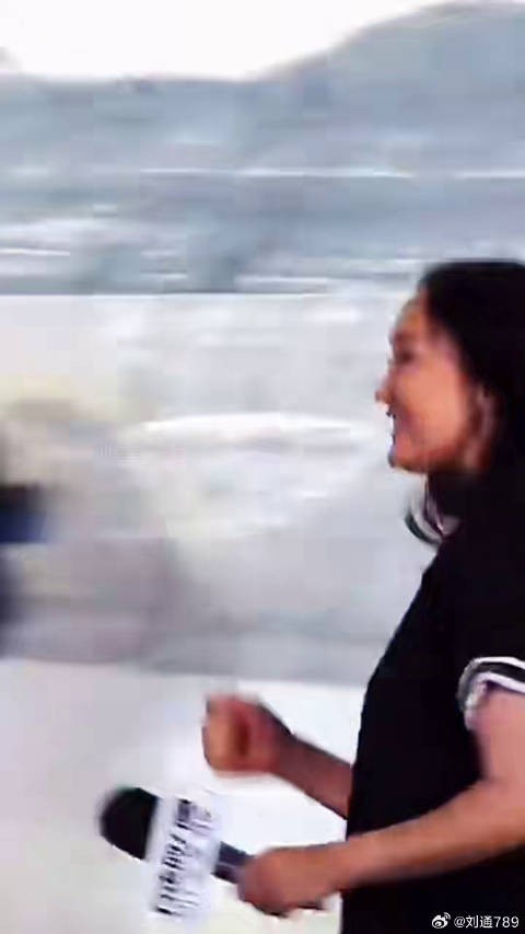 陈坤片场救周迅，离婚后相伴成邻居