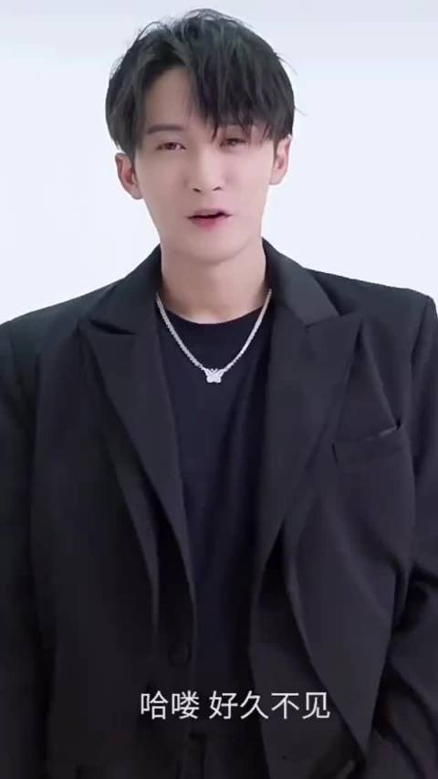 檀健次自曝不能独自看电影，何炅心疼劝其勿弃唱歌