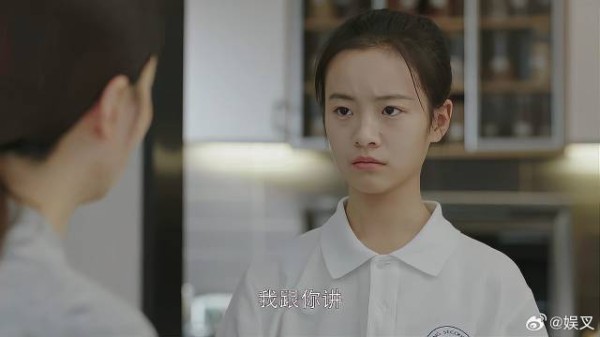 英子考全校第二 没想到妈妈不满意,直接把她玩具全没收
