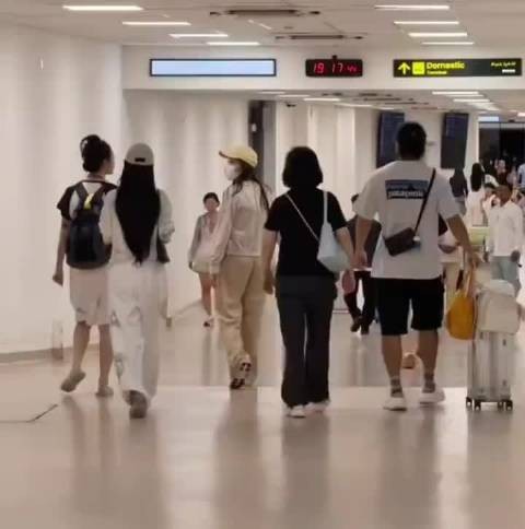 偶遇angelababy和朋友去马尔代夫!