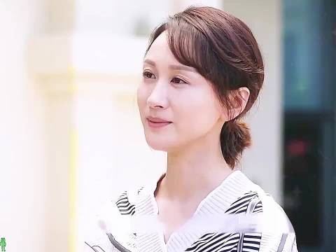 母亲得知女儿离婚,竟然对她大打出手,丝毫不顾及女儿的感受差点逼噶她