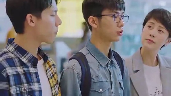 把磊儿接回家之后这一路可忙坏了 小欢喜