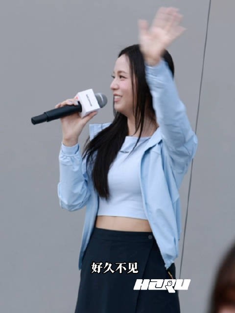 “好久不见” “谢谢大家过来”一直在用中文感谢大家的jisoo