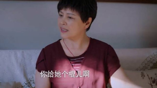 李尖尖哪有女孩样，大妈吐槽像野猴子，给个棍能大闹天空