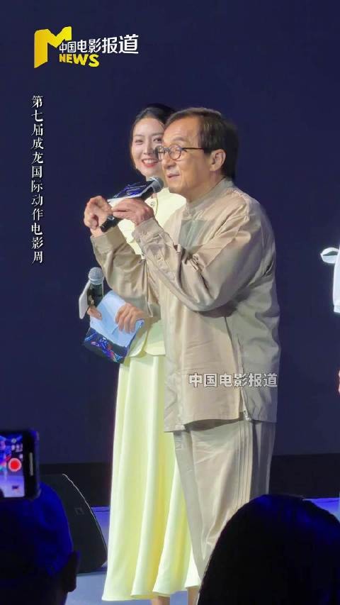成龙清唱难说再见答谢影迷