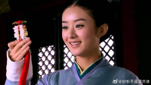 姑娘凭借公子玉佩，轻松进入皇宫，不知他是长公主弟弟