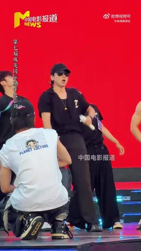 张杰成龙国际动作电影周彩排醉拳，一招一式很有章法