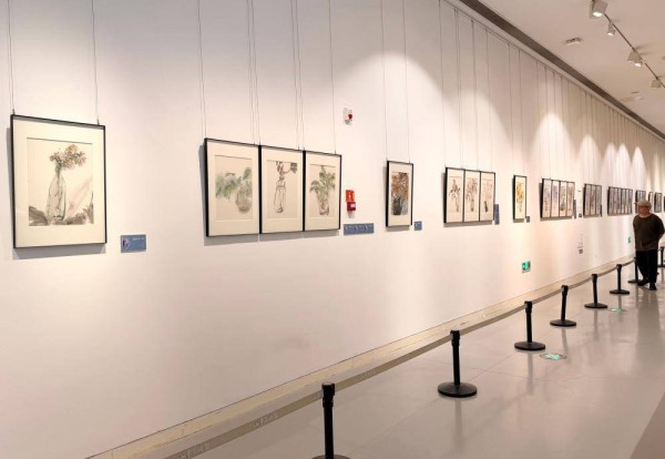 “艺彩新锋”王川作品展开展：瓶花入画，传统花鸟焕发当代生机