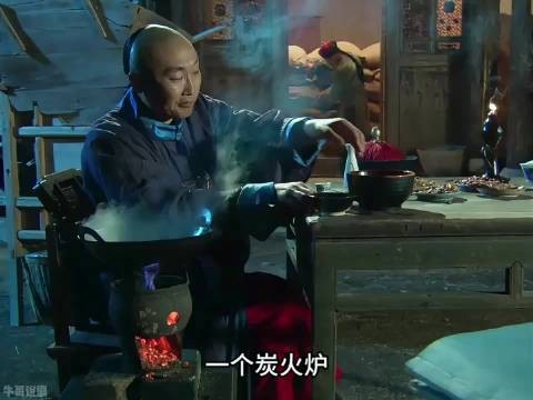 对于那个时候的人来说,能在大灾之年吃上一口咸菜豆腐,已是十分满足了