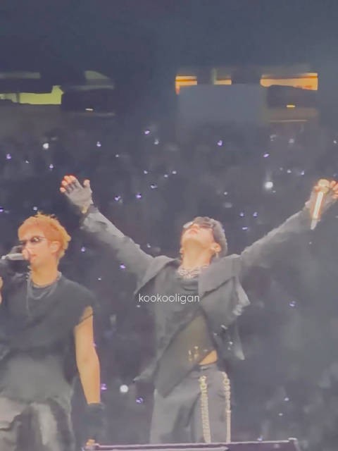 小猪在干嘛呢kkk /kookooligan ‪260806 BTS世巡 福克斯伯勒<a target=