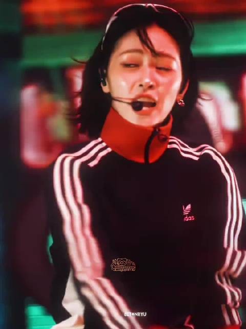 申留真舞台女爱豆根本不需要过度暴露的衣服，完全是老公姐来的啊