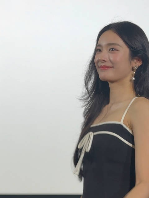 离场收信的诗然宝宝~好明媚的小太阳