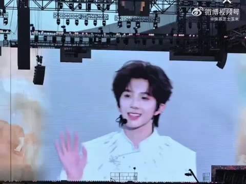 陈浚铭露额头完全帅哥幼年体啊 萌帅萌帅的
