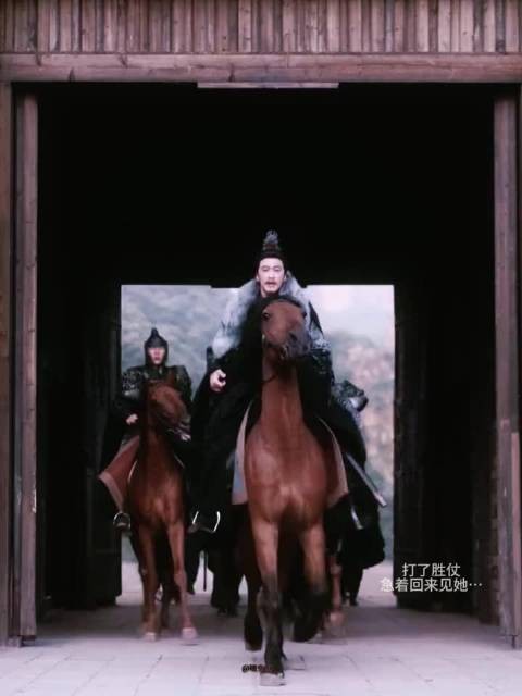 孟姐和何润东这哪像父女，明明是霸王和虞姬