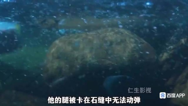 黑马激流狂奔，瀑布边缘极限救主