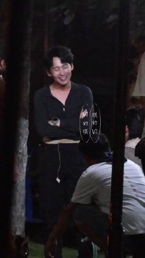 郭麒麟为演新角色减肥,瘦出下颌线锁骨