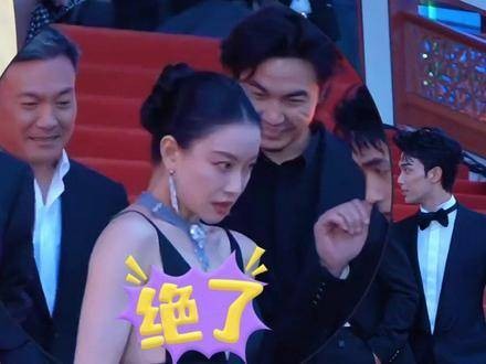 倪妮北影红毯寒风松开披肩,瞬间藏疲惫与坚持