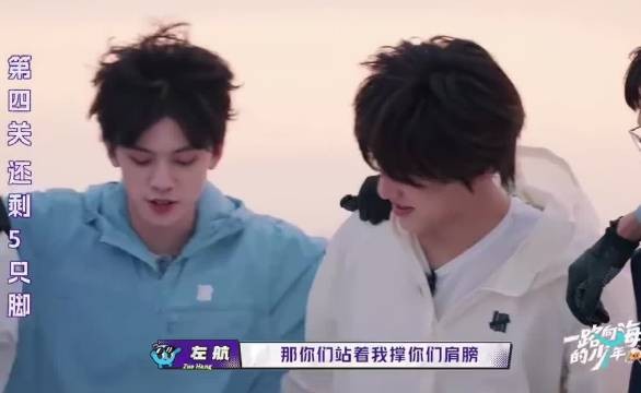我宝宝是不是有点太厉害了，臂力惊人呀，完全金刚芭比来的