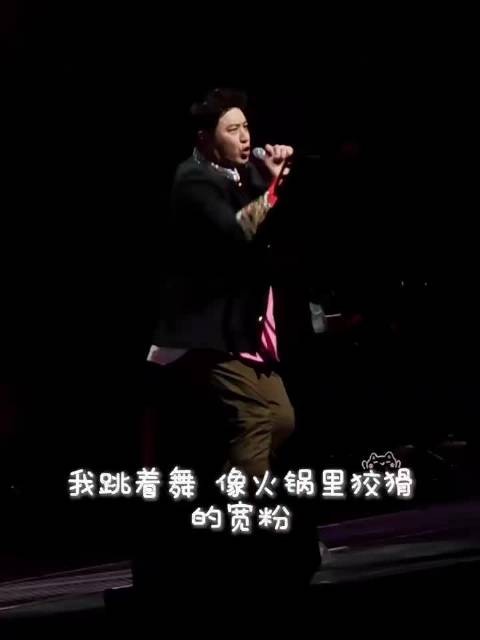 潘玮柏减肥遭投喂,痛苦干饭不忘舞台梗