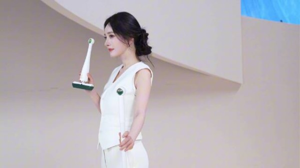 得了一种看到杨幂就会被萌晕晕的病