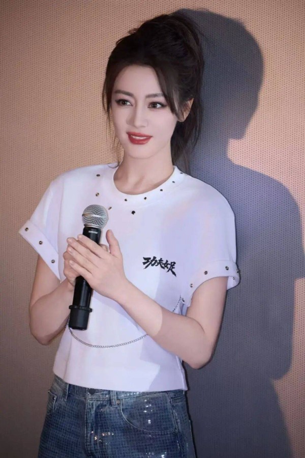 毫无疑问,高马尾才是她的统治区