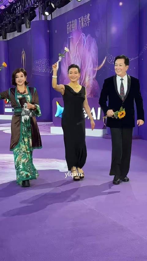 刘晓庆陈冲唐国强同框,三位状态都好好,好优雅