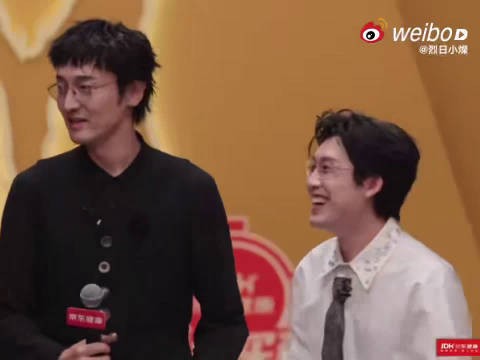 马旭东给王传君的情绪价值确实很足,戏里戏外都陪着,这哥嫂感确实很实在