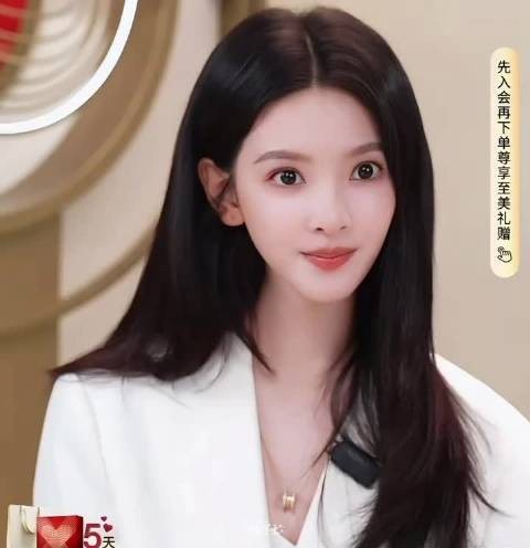 啊啊啊啊啊我真的没有肺泡可以笑了 直播间美颜给若楠干成吉他拨片了