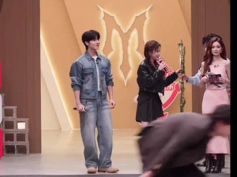 曾辉一开口霸总味儿,宝总和妞妞站一块好配曾辉镜头签