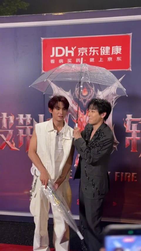 彭昱畅姚琛跳Troublemaker，颜值撑画面舞姿笨拙搞笑