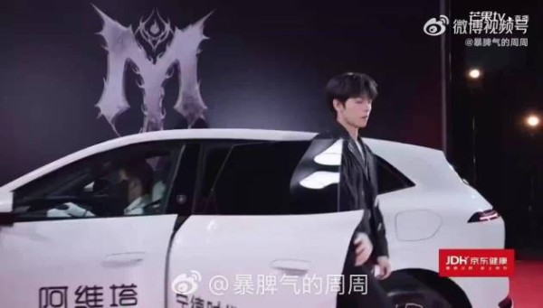 曾辉翻轮胎不停歇，奔赴赛程突破自我
