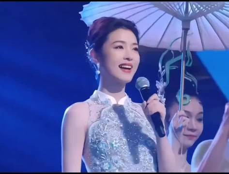 这也太美了吧！江南美女果然名不虚传！李云霄唱的这首白蛇传也太好听了