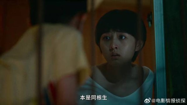 弟弟大晚上翻墙找姐姐 姐姐一句话,弟弟不小心坠楼了