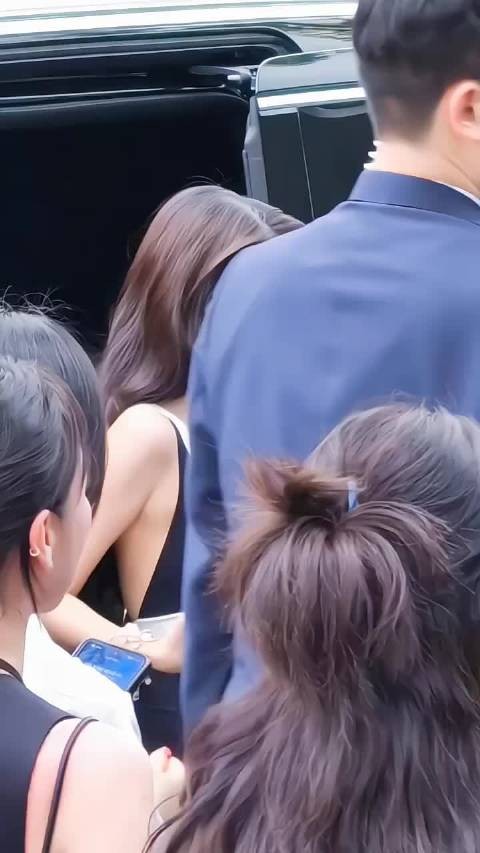 金珍妮亮相香奈儿活动现场 金珍妮