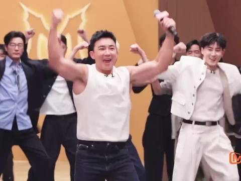 披哥6初见面直播全员跳操，刘畊宏带动松弛氛围