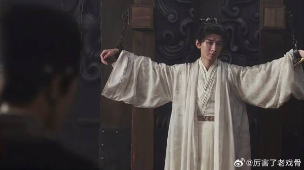 李莲花被关大牢 反派趁机杀人灭口,幸亏方多病及时出现