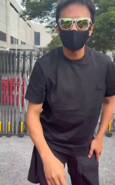 邓超特意找卷心菜,首个签初代跑男合照