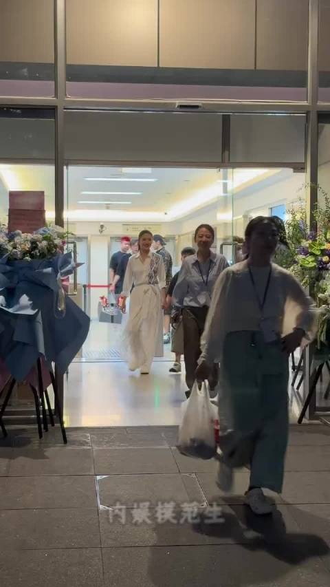 家人平安健康孩子茁壮成长确实才能安心工作，朵朵跟着妈妈也会很快乐的