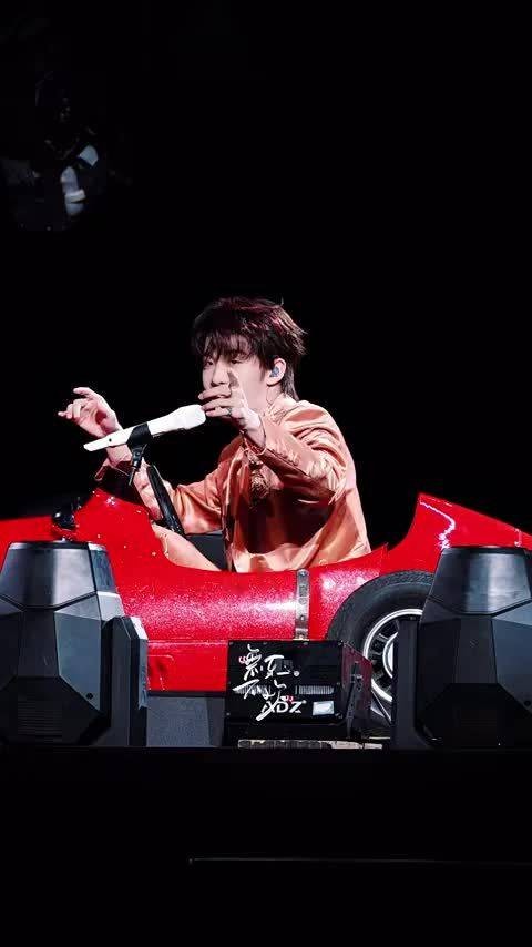 王赫野演唱会南昌痛楼,粉丝打卡引爆朋友圈