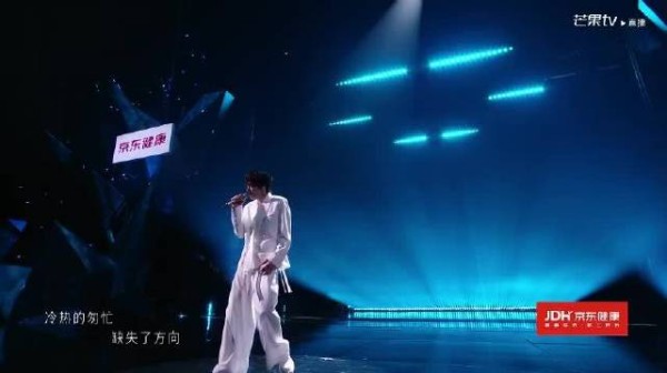 管健嘉晨初舞台获808票，杜华称其是华语乐坛希望