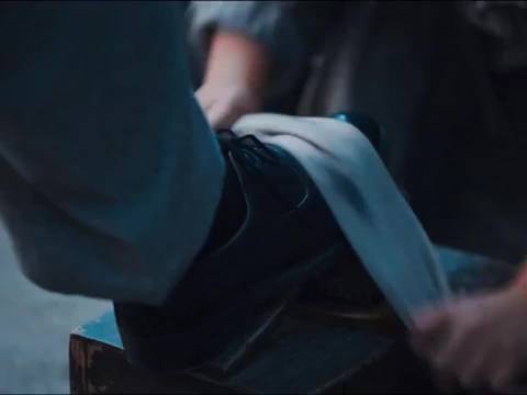 两人就像亲姐弟,韶华有钱的第一件事就是让陈辉上学
