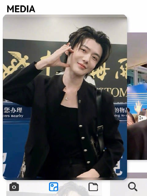 奔赴曼谷！郝熠然出发造型自带张力
