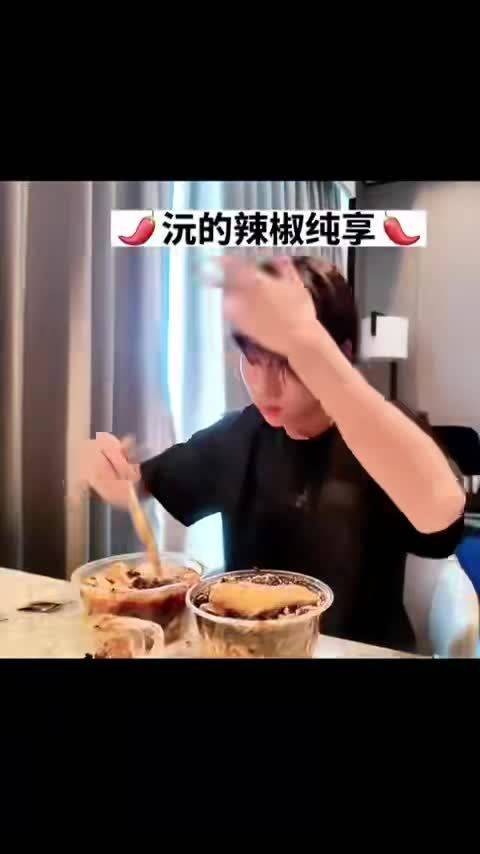 哈哈哈终于懂为什么要一人分饰两角!