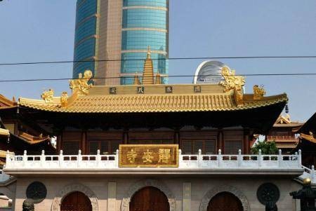上海的这个黄金地段，被这座寺庙霸占，但无人敢拆？