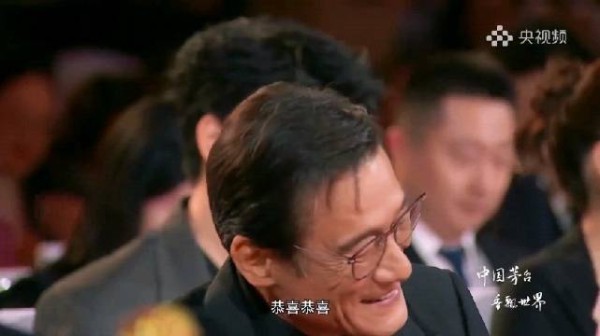 这舞台舍不得下！马丽沈腾同台互怼，幽默调侃引爆全场