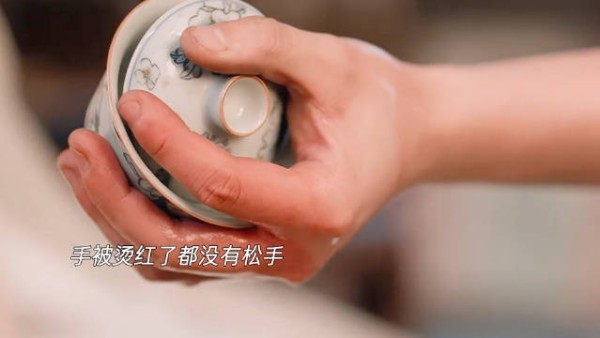 为护清白徒手接热水，假结婚办盛大婚礼庆祝新生
