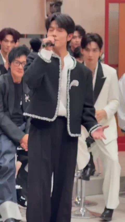曾辉清唱后孙楠表情从疑惑到震惊,这首歌能唱成这样