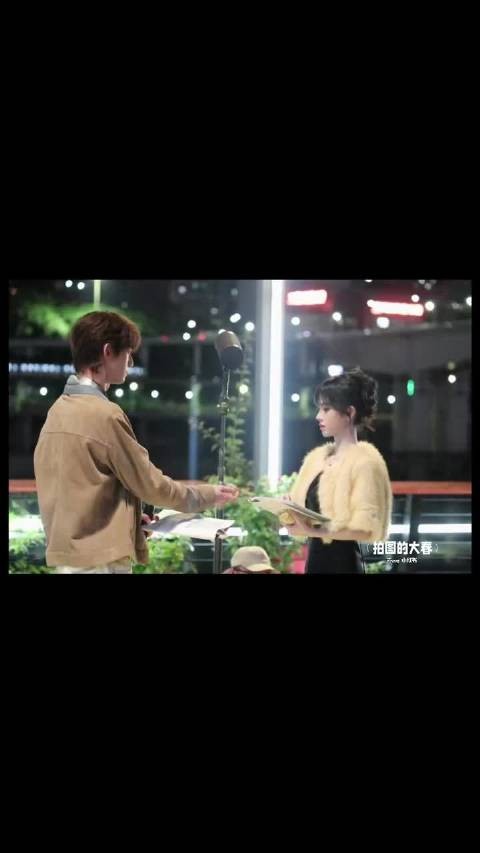 鞠婧祎赖伟明同框，万花世界氛围感拉满