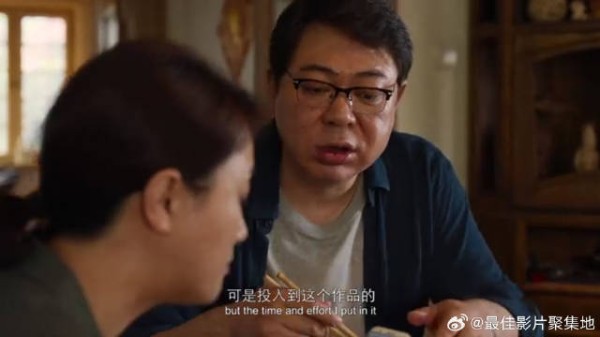 丈夫精心雕刻萝卜,不料妻子没兴致,只关心价钱