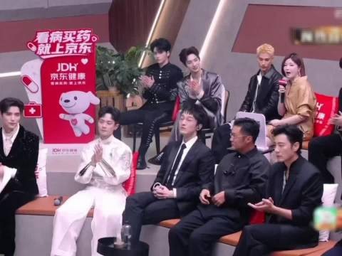 杜华直播卡壳,米卡中文流利反转
